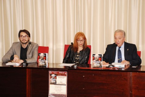 EL periodista Fabianni Belemuski y Profª Rosa María Sanz Serrano (Facultad de Geografía e Historia, Univ. Complutense de Madrid)