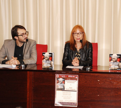 EL periodista Fabianni Belemuski y Profª Rosa María Sanz Serrano (Facultad de Geografía e Historia, Univ. Complutense de Madrid)